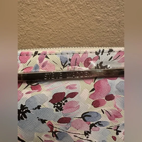 Steve Madden Floral Zip Around Wristlet Wallet - Picture 3 of 9